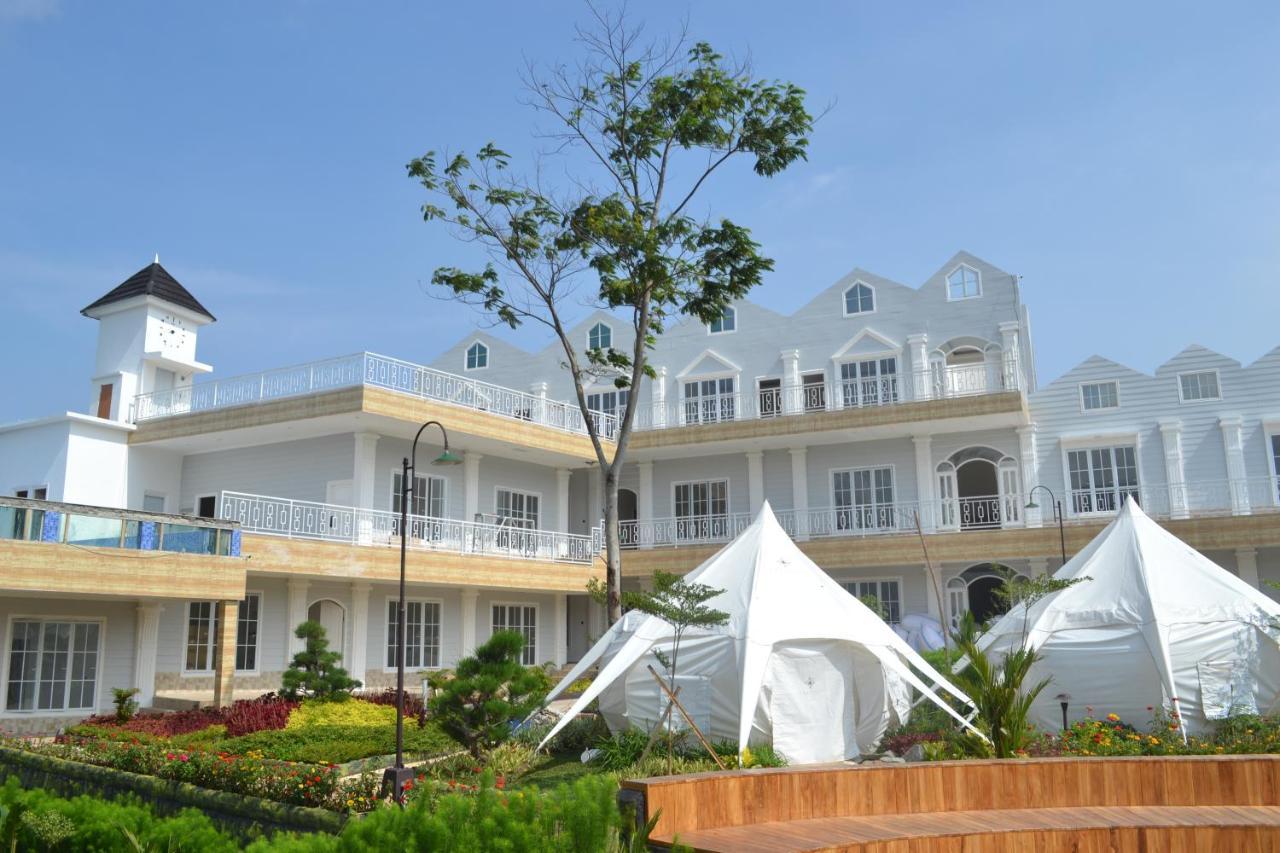 Chevilly Resort & Camp Bogor Exterior photo